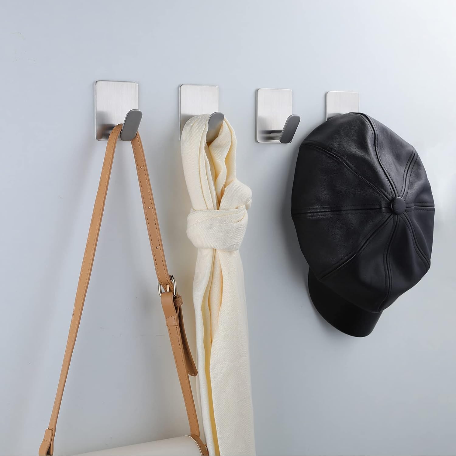 Imagen del producto - WAVEKO Pack 4 Ganchos Adhesivos para Pared de Acero Inoxidable | Toallero Adhesivo para Baño Super Resistente | Colgadores Adhesivos Resistentes de Diseño (Negro)